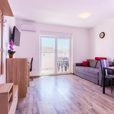 Apartment Irina - A5 First Floor - Mpolo *