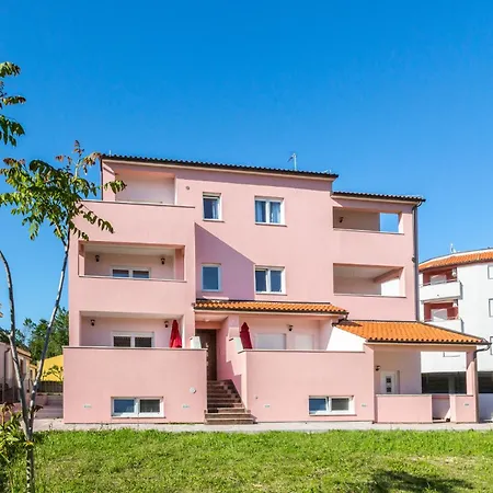 Irina - A5 First Floor - Mpolo Apartment