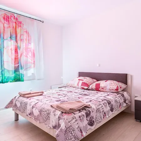 Irina - A5 First Floor - Mpolo Apartment